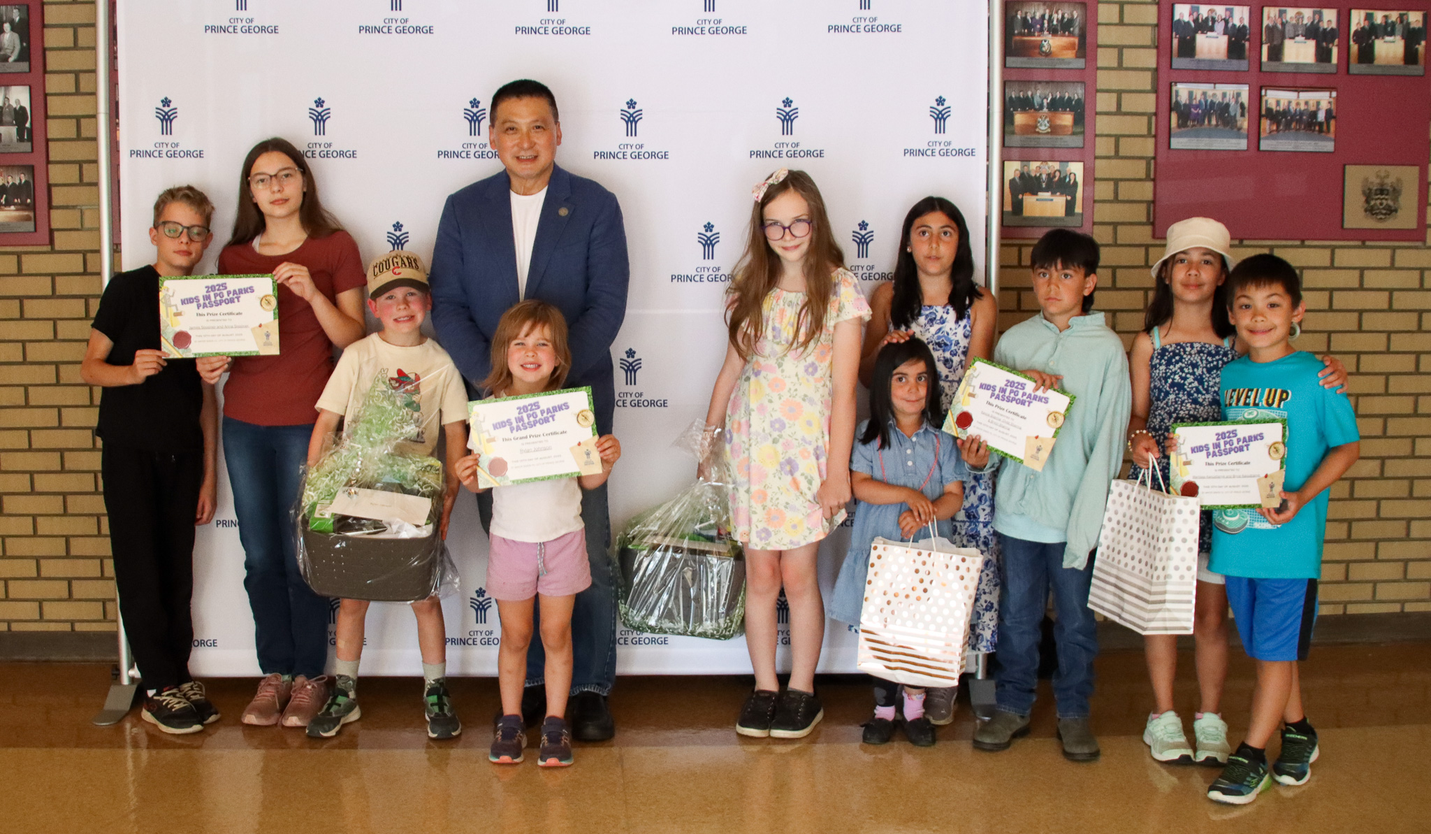 Kids in PG Parks prize winners group photo with Mayor