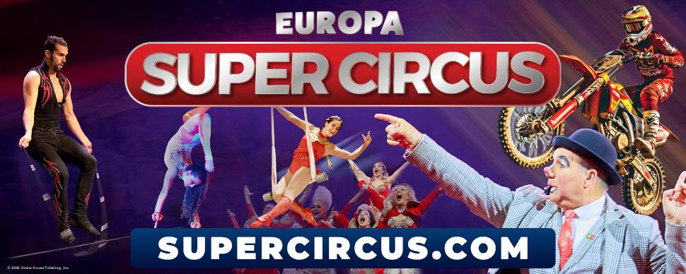 Europa Super Circus Circus Performers Entertaining an audience